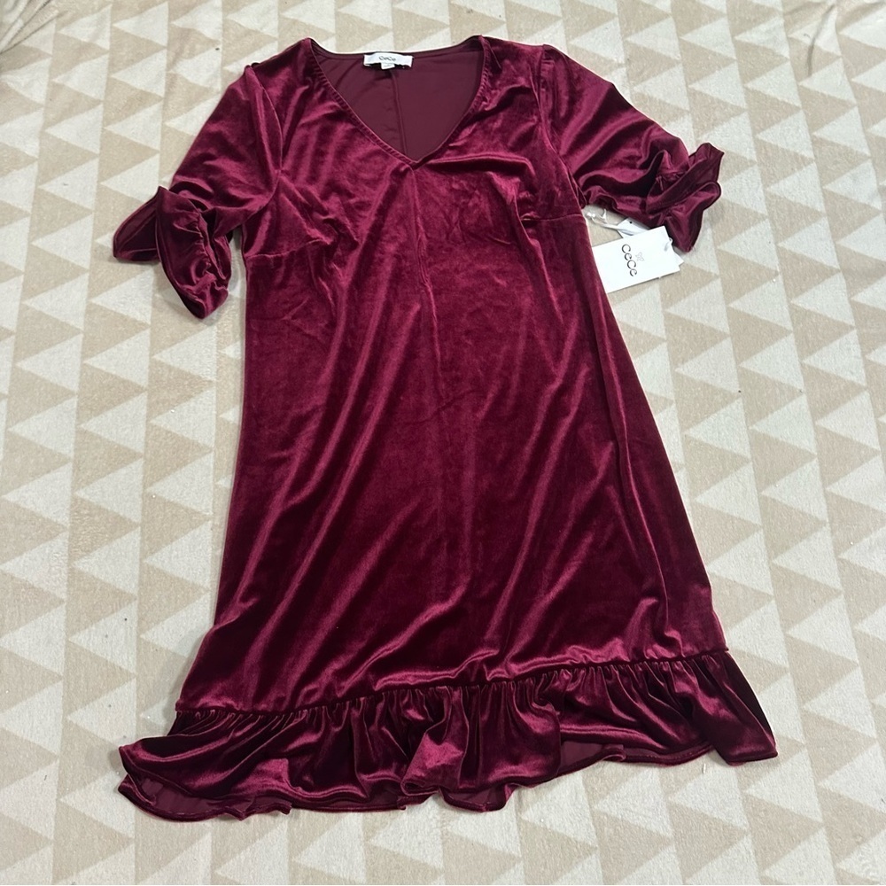V Neck Elbow Sleeve Velvet Minidress
CeCe - Picture 3 of 5